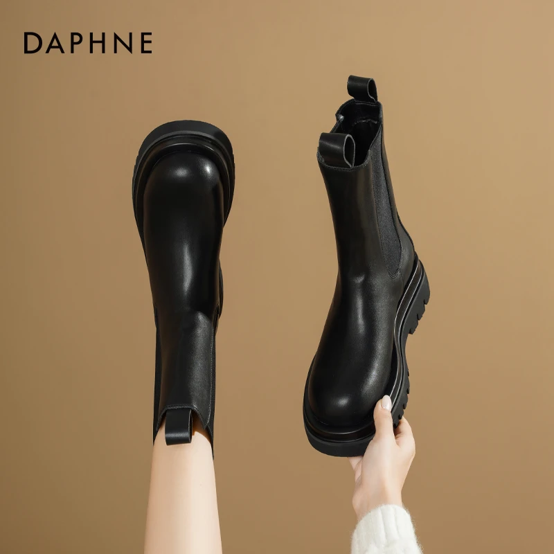 达芙妮切尔西女靴2025新款秋季英伦风时尚显瘦百搭中筒马丁靴女