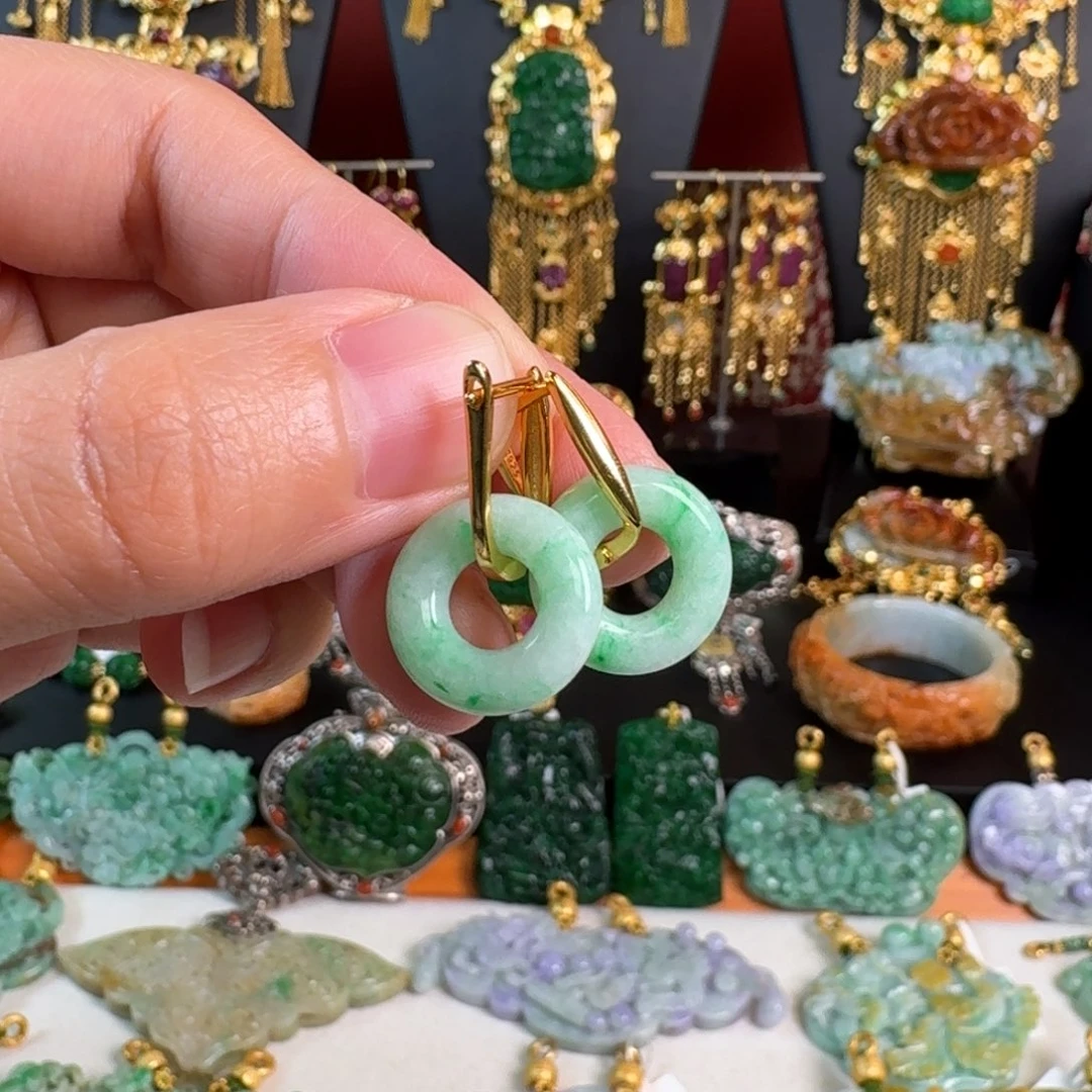 翡翠未镶嵌颈饰耳坠亏清