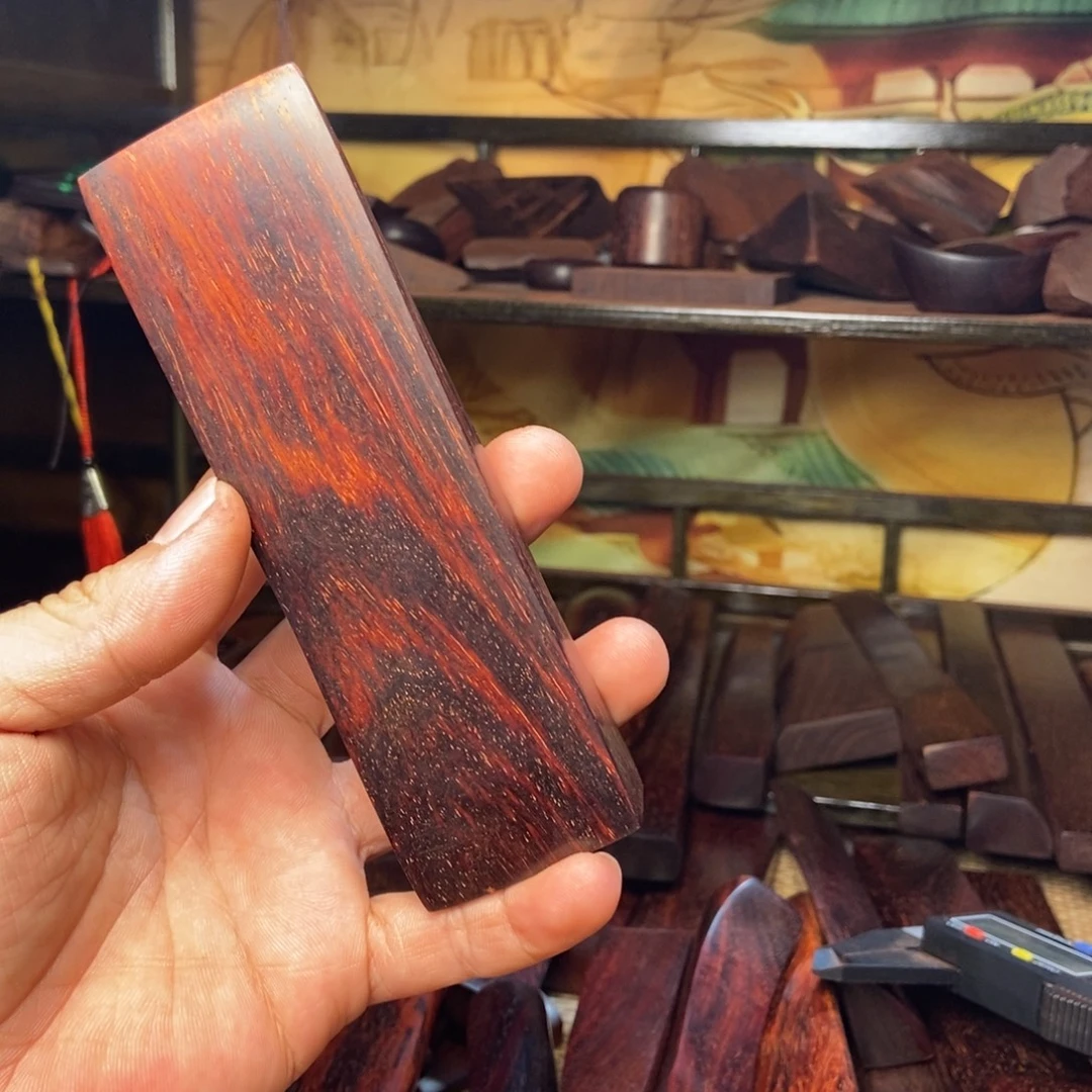 紫檀木类端景台黑飘红