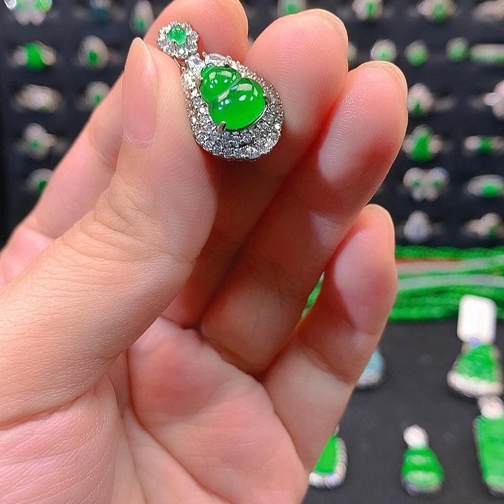 吊坠(不含链)未镶嵌翡翠