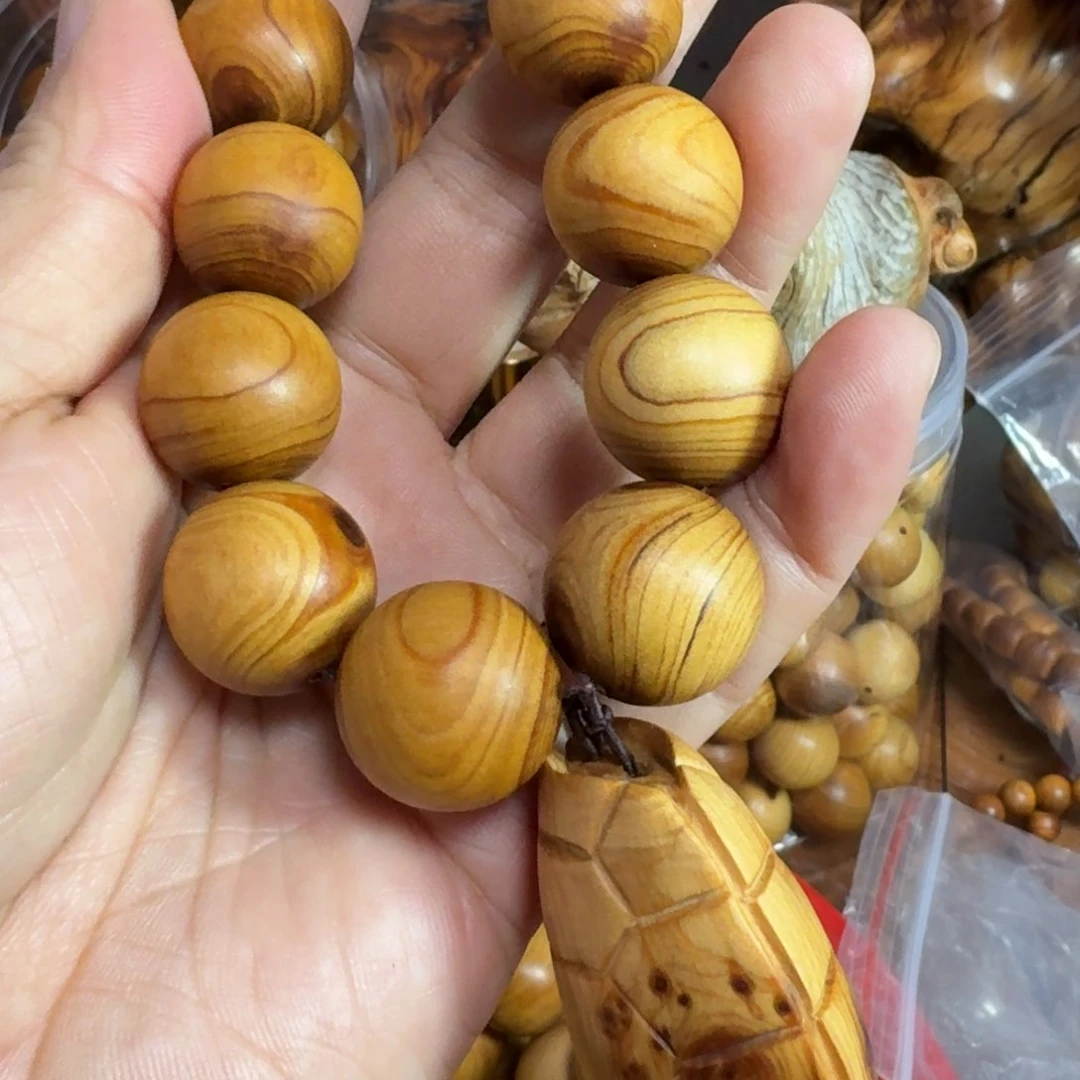 柏木叨***的太行崖柏2.0对眼手持