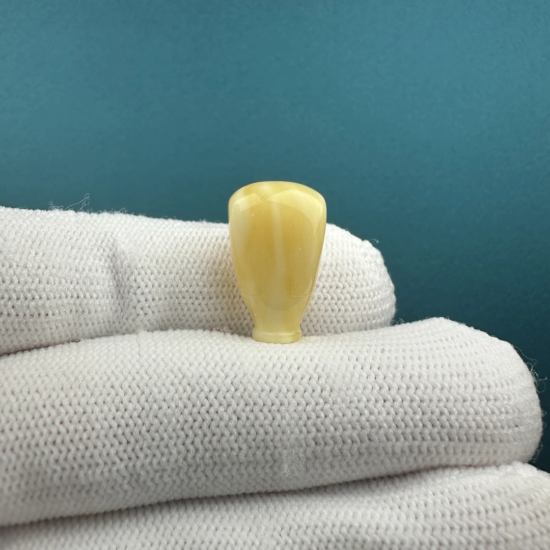 Z2828天然蜜蜡 俄料三通11.4*18.9mm一物一图实物拍摄