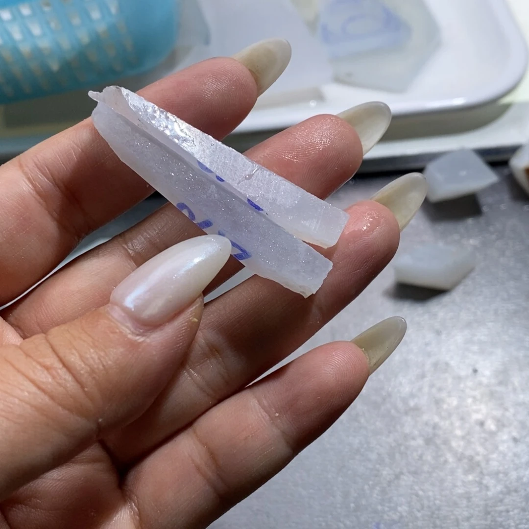 未镶嵌挂件翡翠大**?