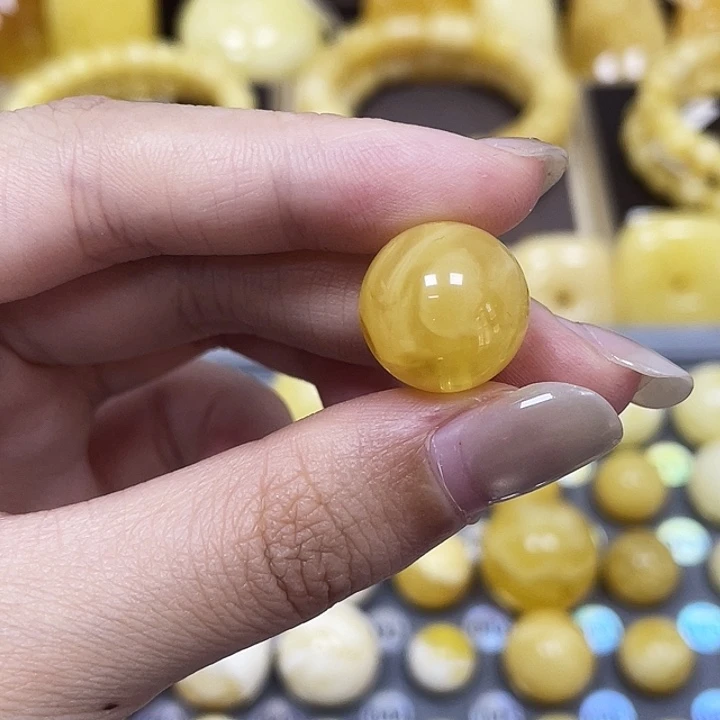 琥珀未镶嵌裸石15mm瑕 249