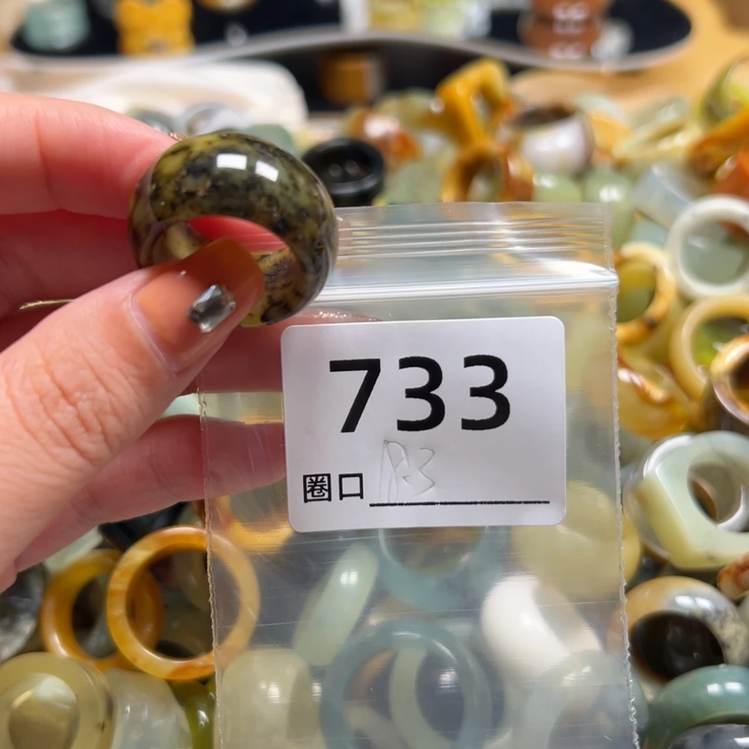 佛***姐蛇纹石玉未镶嵌戒指