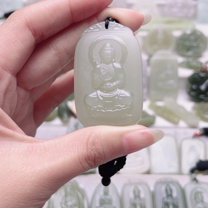 往***风和田玉未镶嵌颈饰