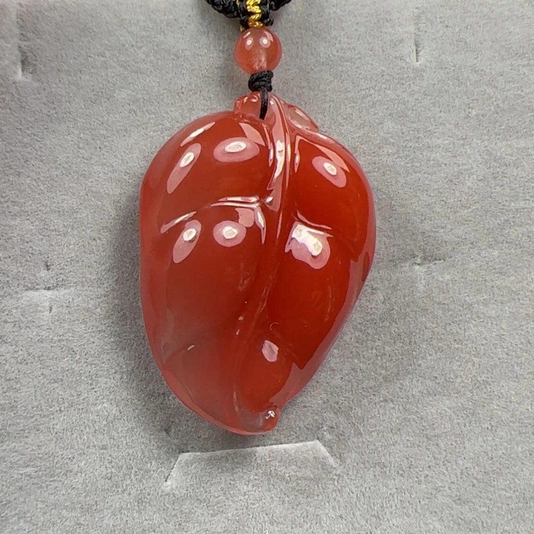 南红玛瑙吊坠未镶嵌