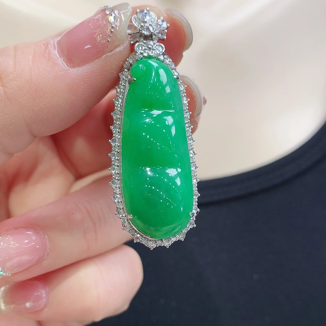 翡翠颈饰18K金镶嵌福豆