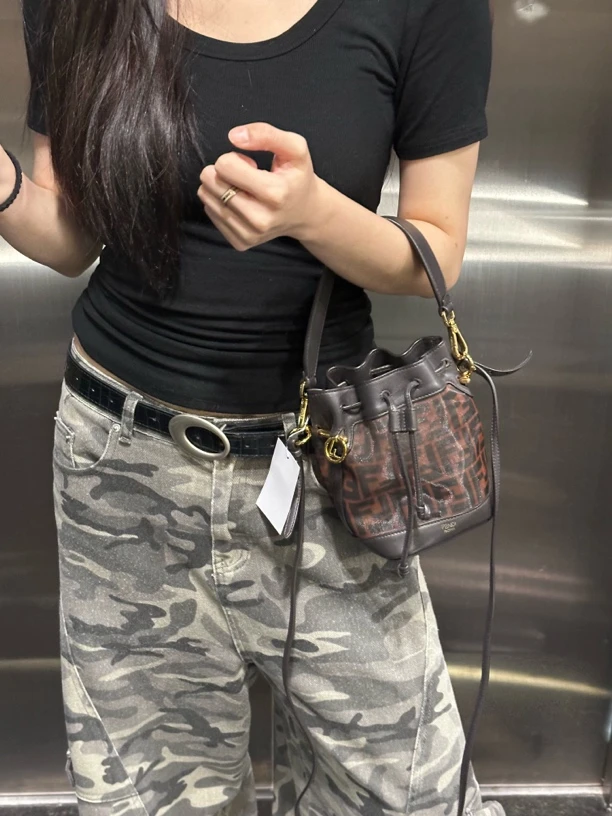 95新 FENDI/芬迪 单肩棕花遛狗包网纱手提抽绳斜挎
