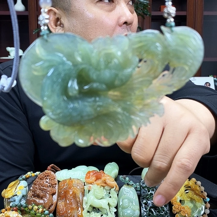 蛇纹石玉吊坠未镶嵌