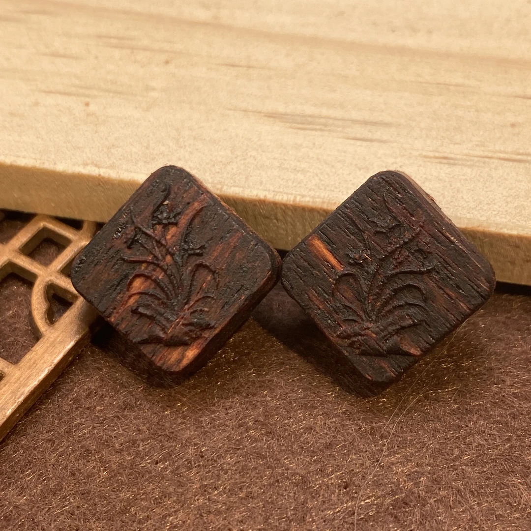 【雕刻】小叶降真香 小兰花方牌 加扣 平面精工雕刻1.5cm