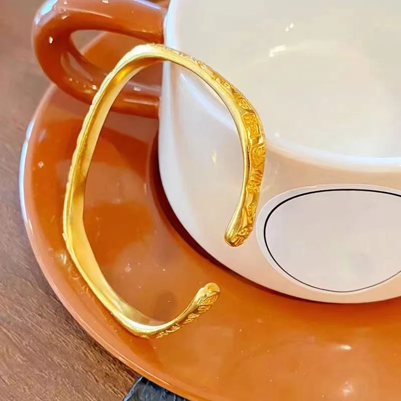 钛钢手镯 雕花复古手镯---