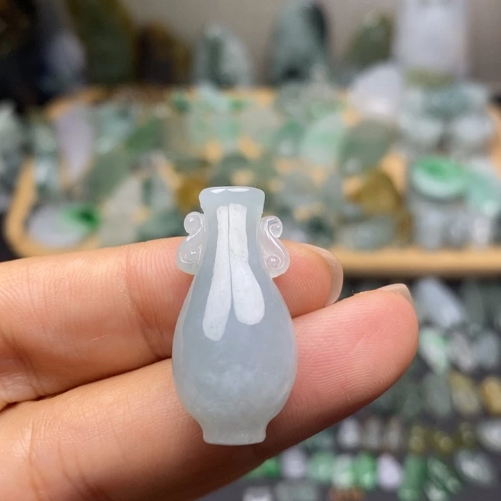 翡翠未镶嵌颈饰平平安安