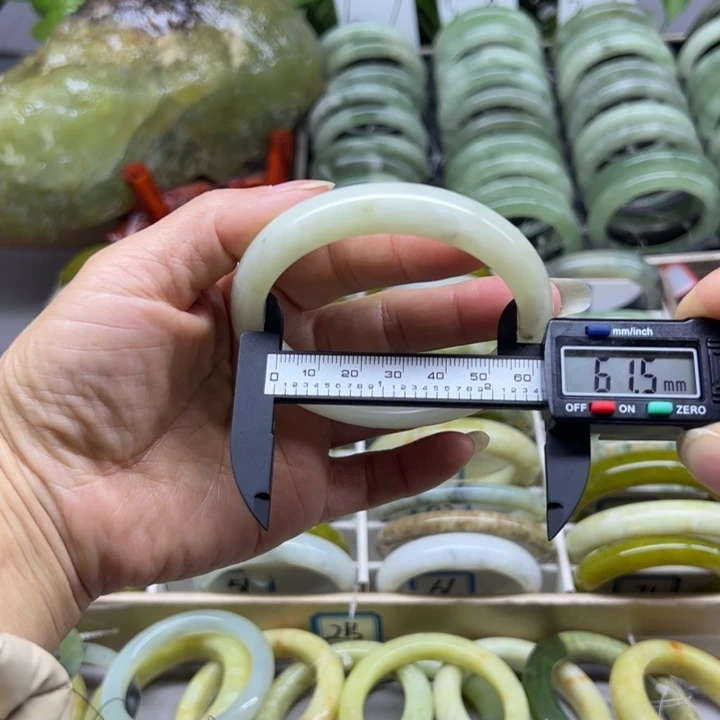 蛇纹石玉未镶嵌手镯79