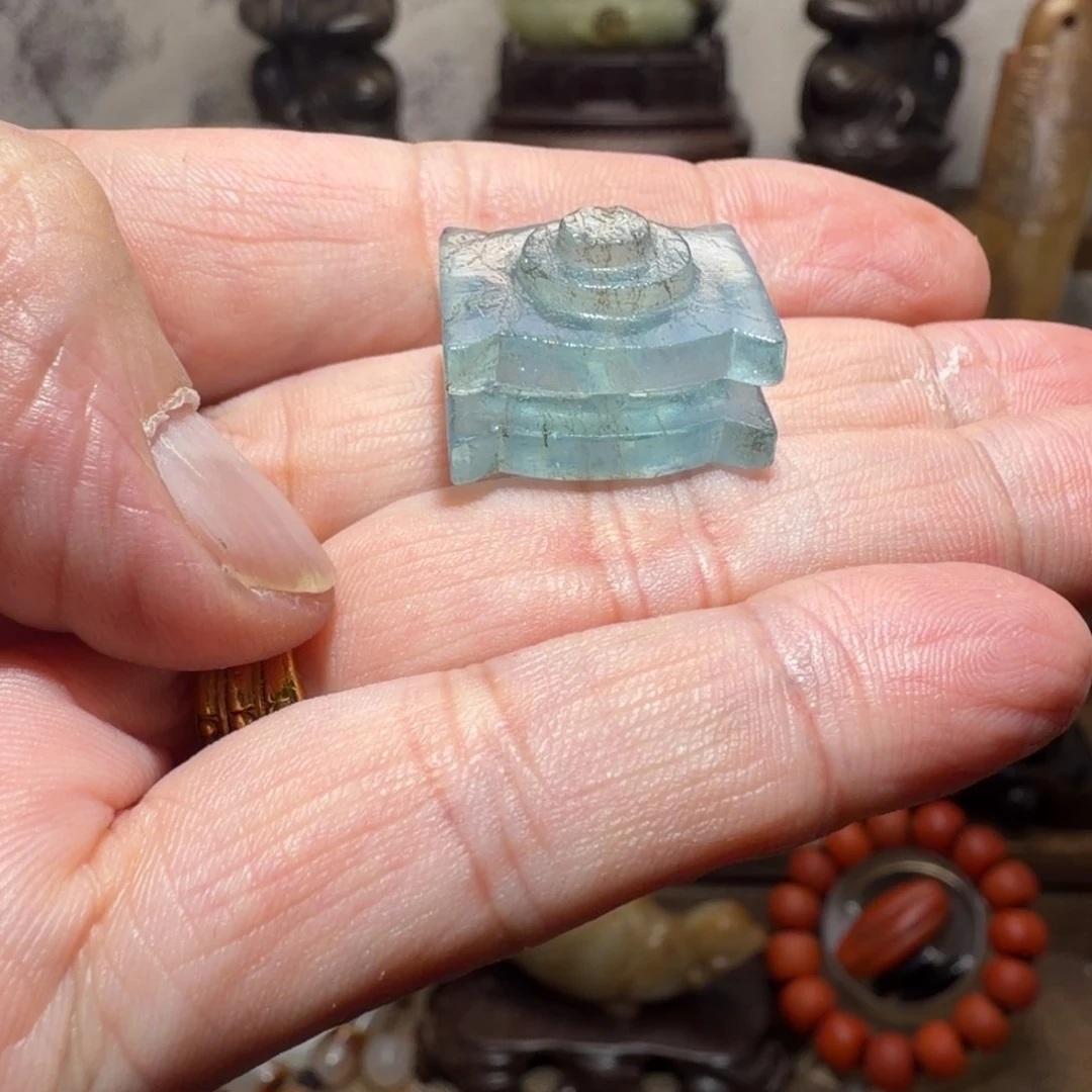 用***3颈饰未镶嵌海蓝宝石