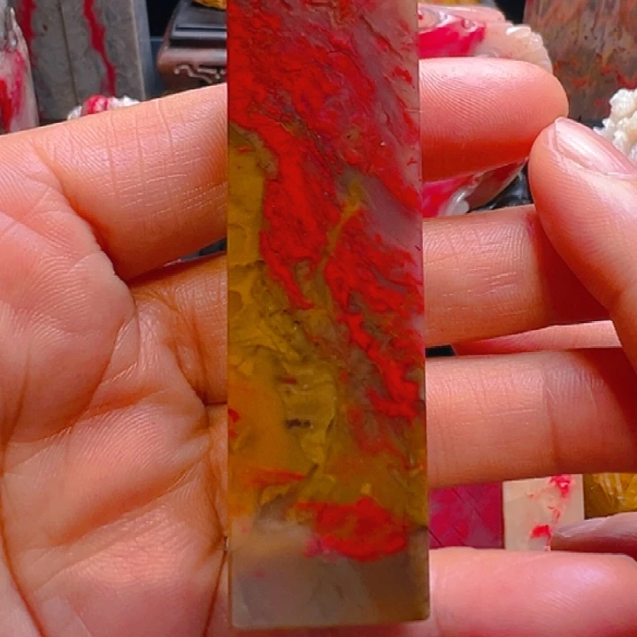 昌化鸡血石精品田黄冻底鸡血印章