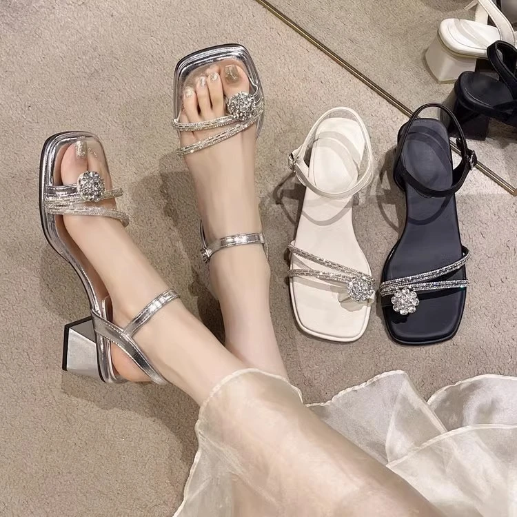 欧伦啄木鸟法式水钻凉鞋女新款夏季外穿粗跟仙女风一字带珍珠凉鞋