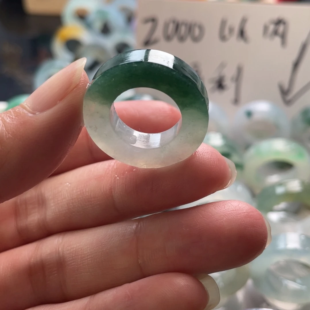 定制翡翠未镶嵌戒指