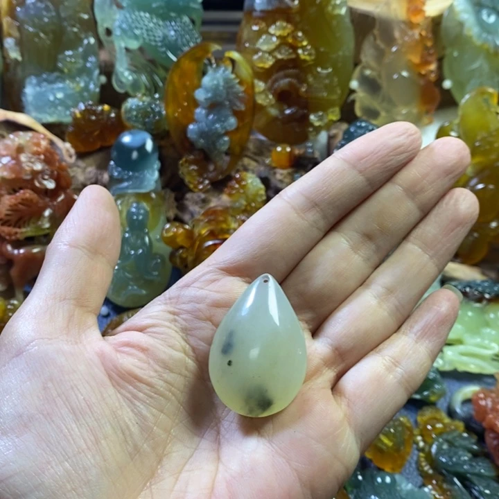 蛇纹石玉未镶嵌颈饰