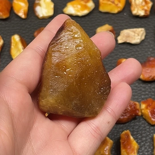 定制琥珀鸡油黄发红原料