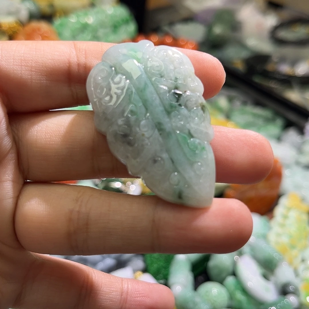 翡翠未镶嵌颈饰待编织