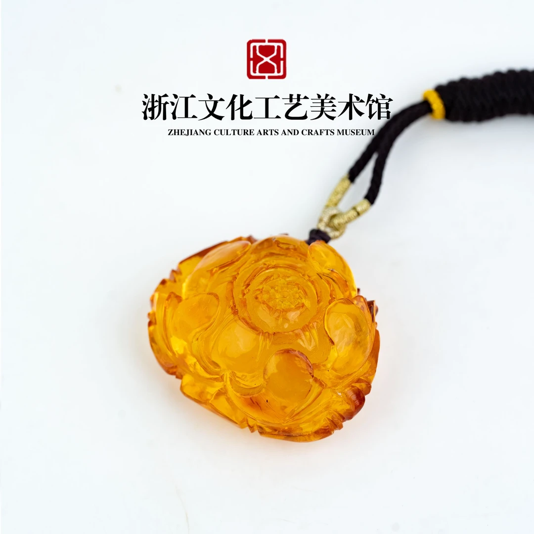 C411 【春常在】蜜蜡吊坠41.6高*47.7宽*23.5厚25.08g