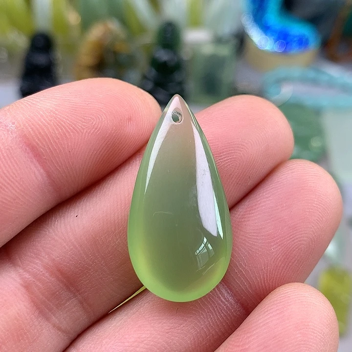 蛇纹石玉挂坠未镶嵌