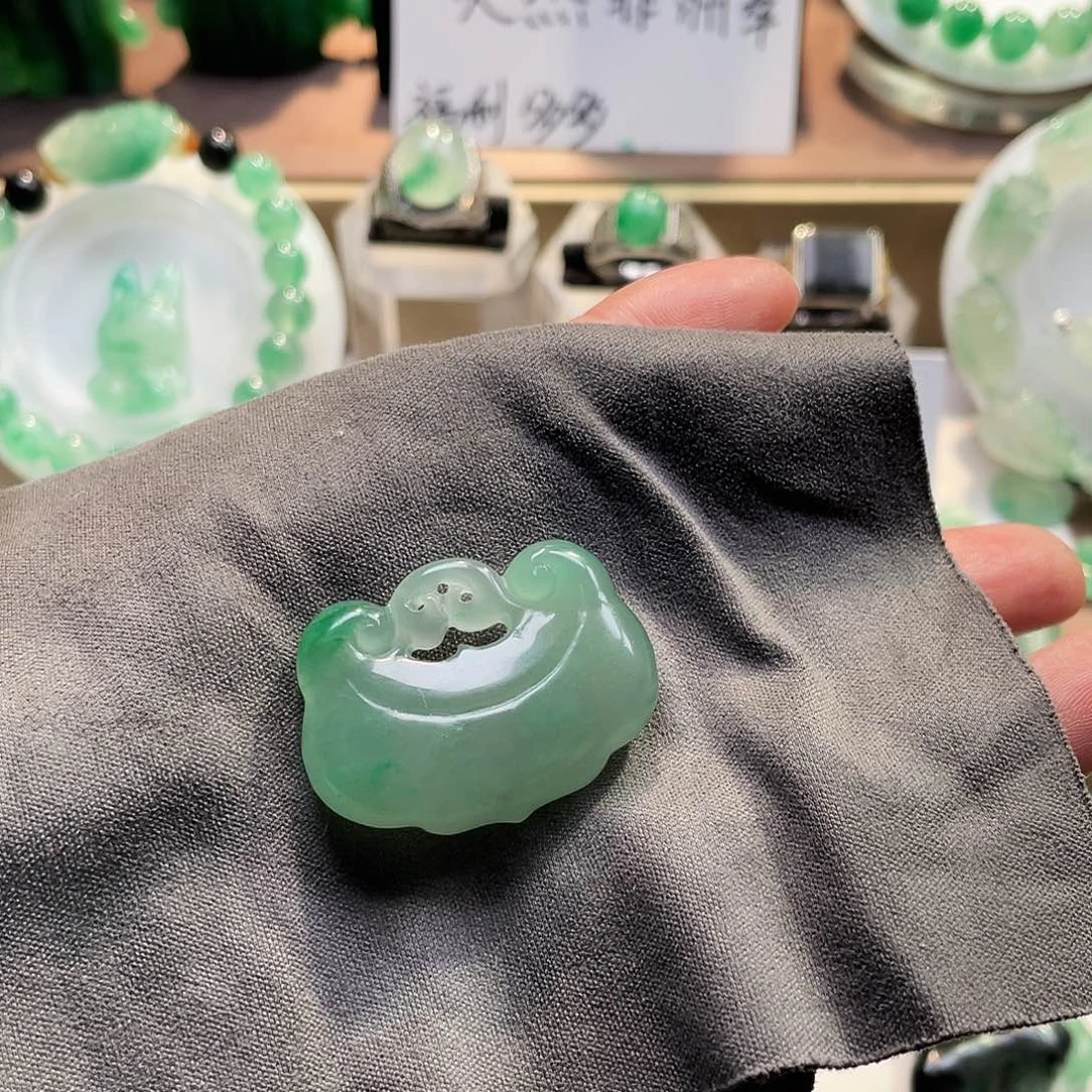 石英质玉未镶嵌吊坠