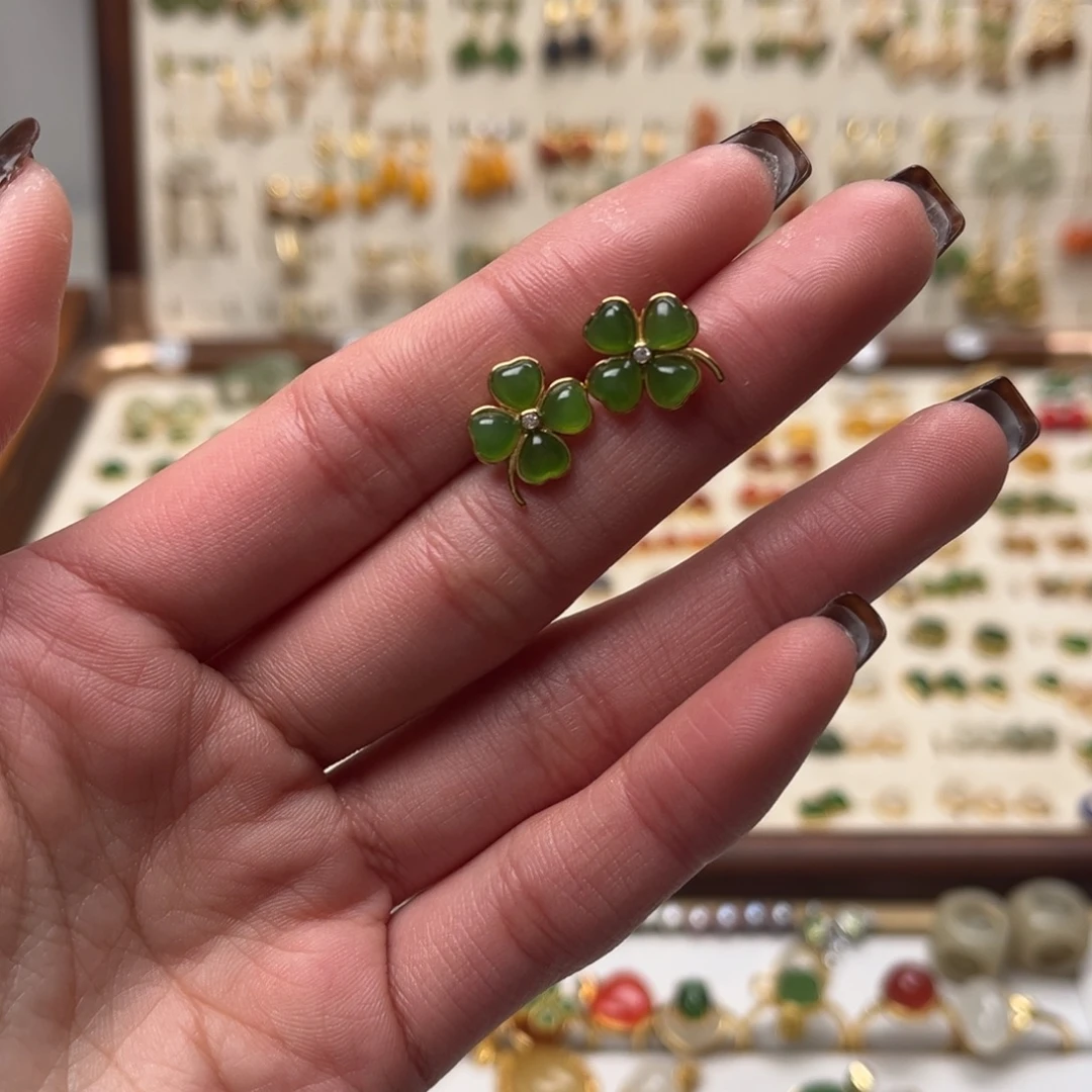 和田玉未镶嵌耳饰