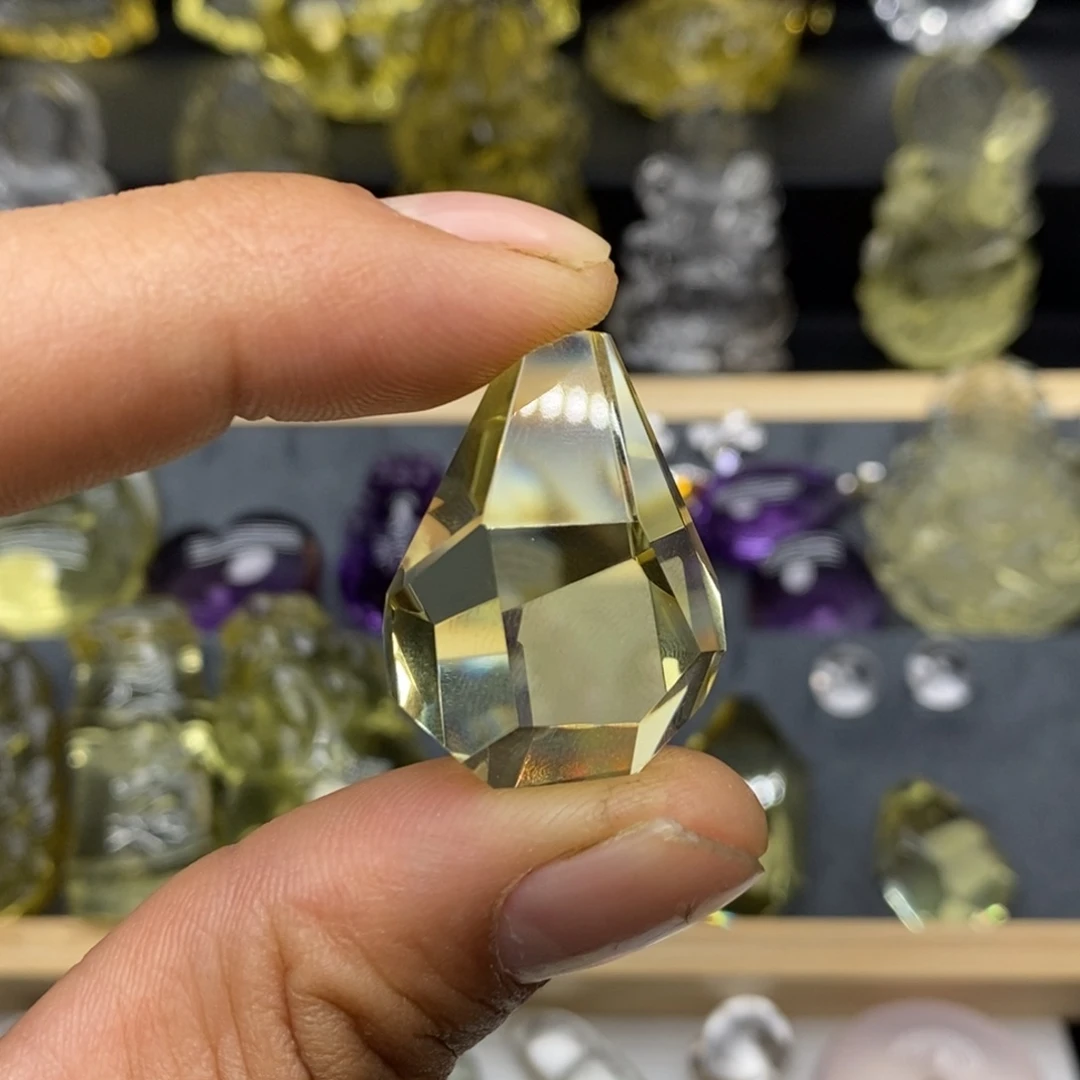 水晶未镶嵌颈饰黄水吊坠