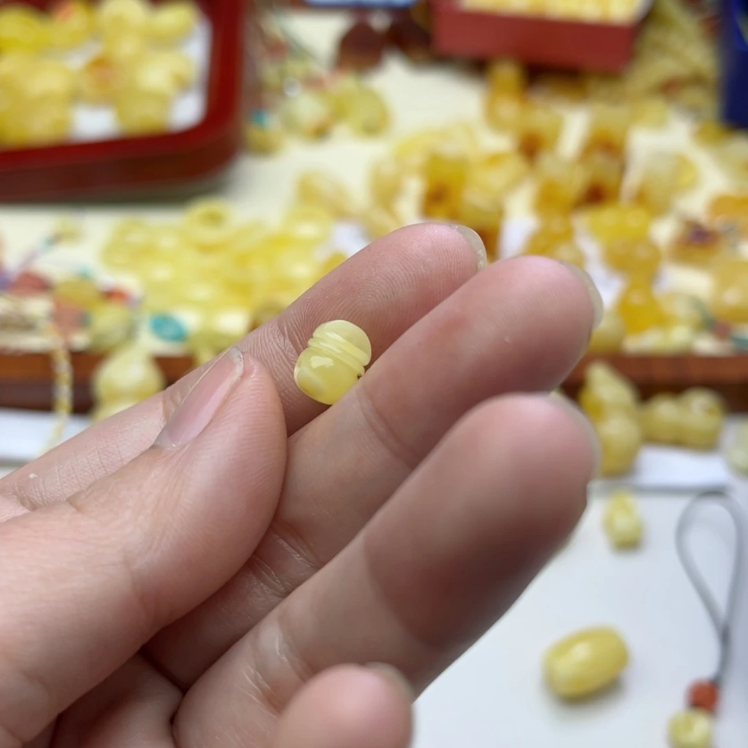 【闪购商品】蜜蜡裸石未镶嵌配饰