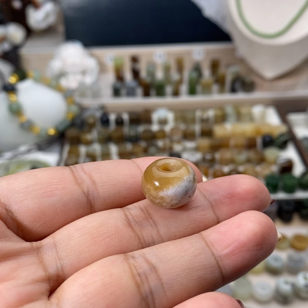 和田玉未镶嵌颈饰福利牛轧糖面包扣