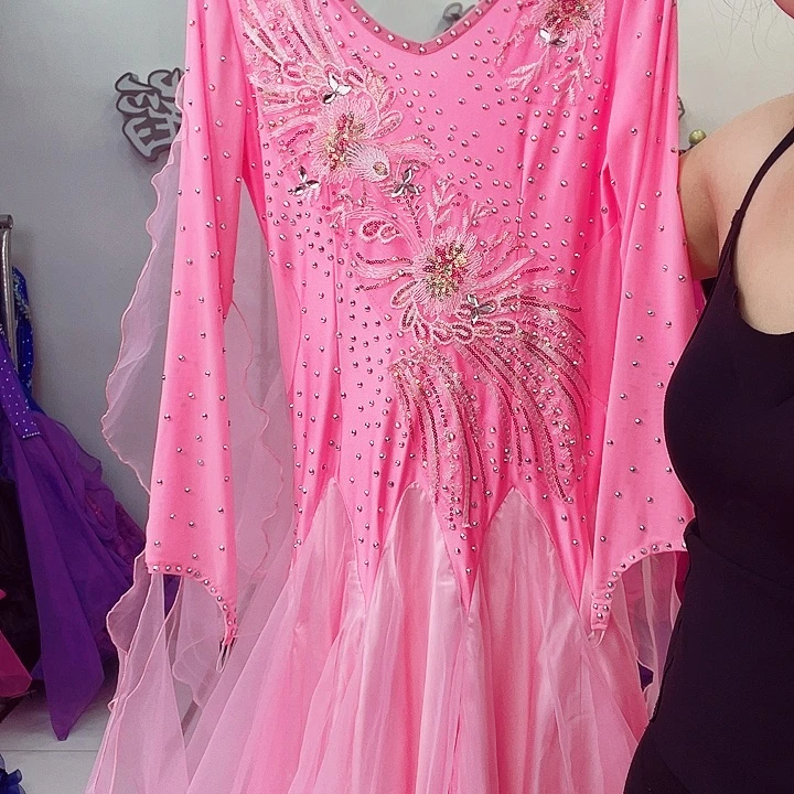 交谊舞的舞蹈动作也