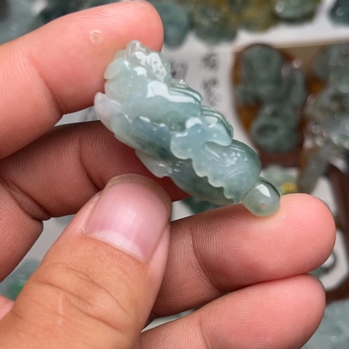 翡翠未镶嵌颈饰白菜