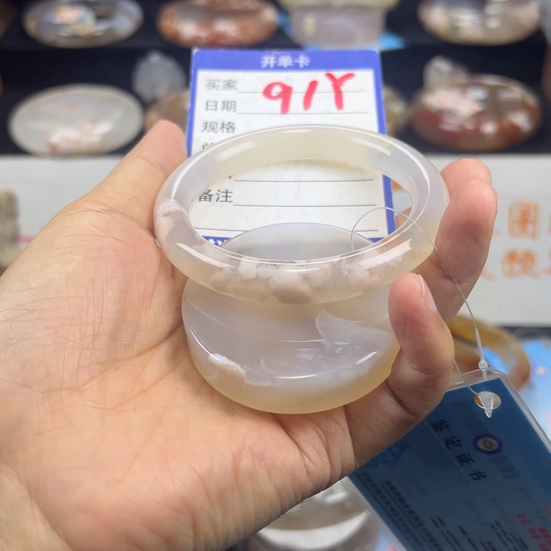 呵***呵未镶嵌手镯石英质玉