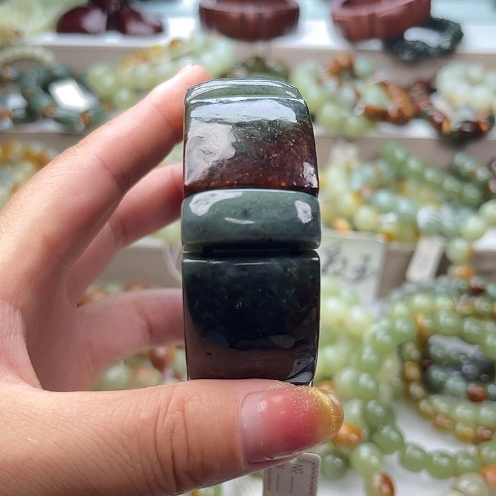 何***两透闪石质玉未镶嵌手链手牌