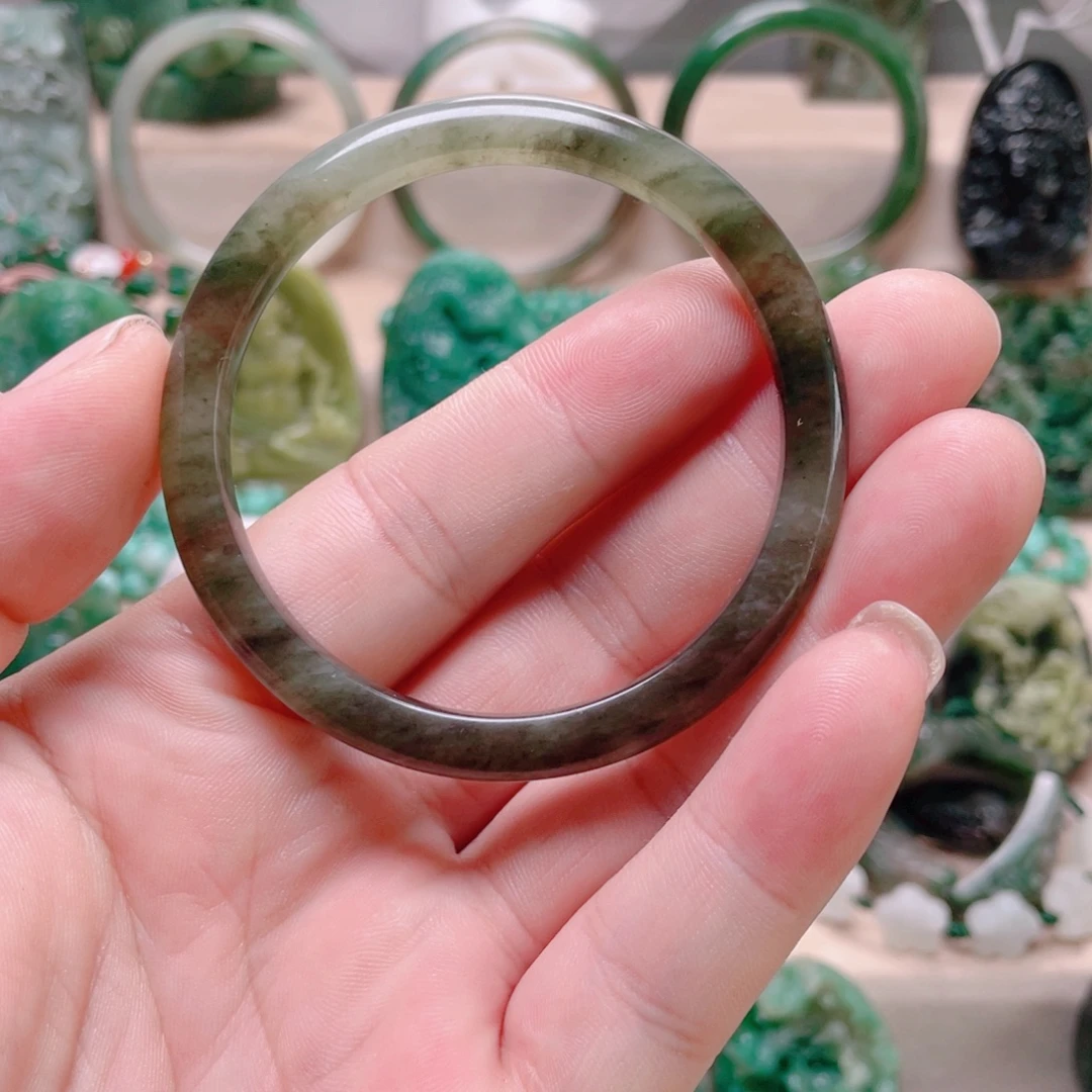 掌***主独山玉未镶嵌手镯