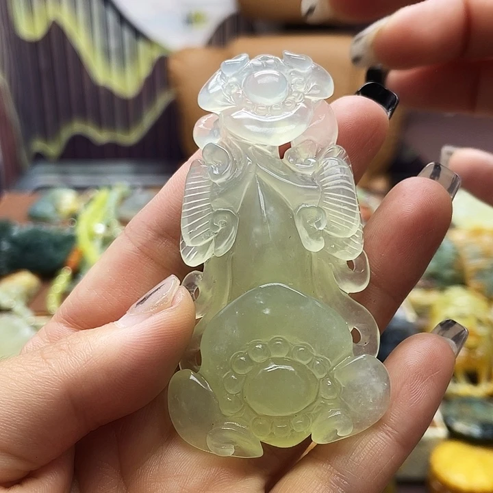 蛇纹石玉未镶嵌挂件