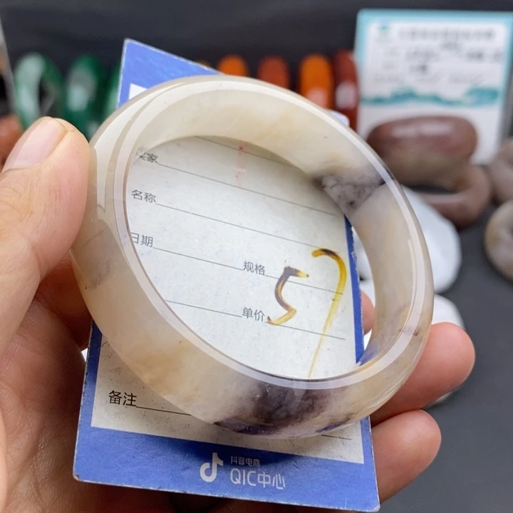 未镶嵌手镯石英质玉