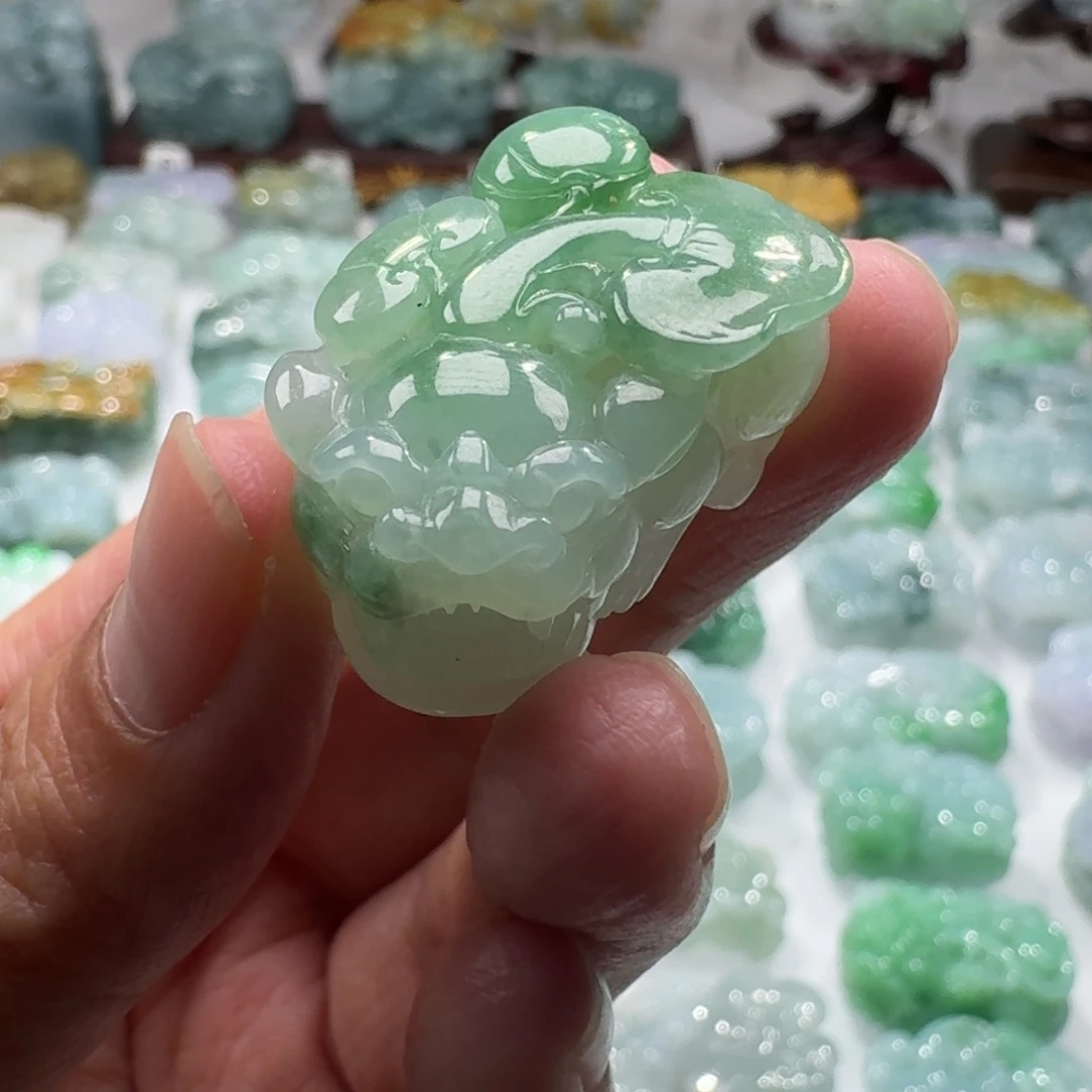 定制翡翠未镶嵌貔貅