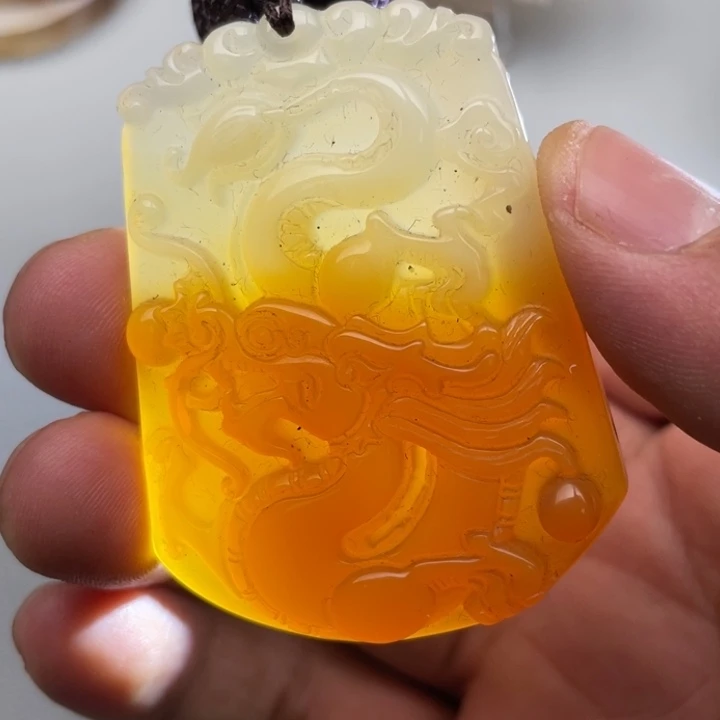 玛瑙/玉髓手镯未镶嵌铭