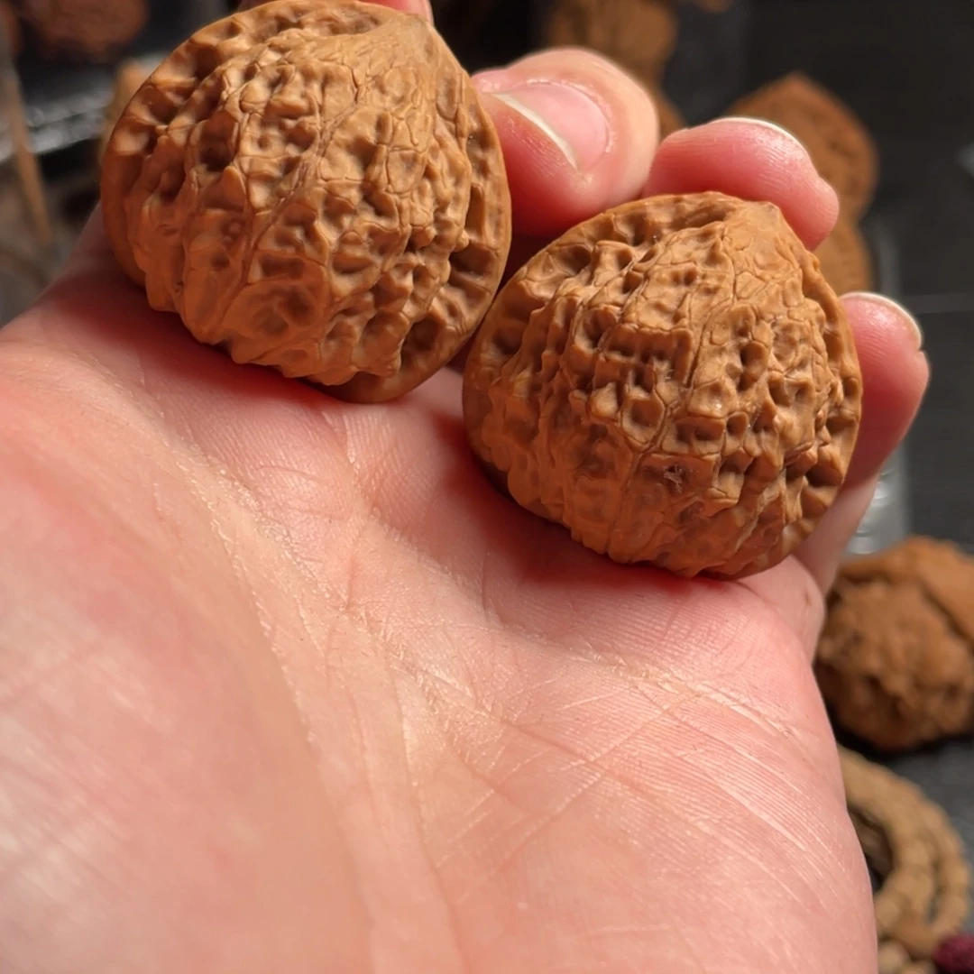 文玩核桃吊坠金牛