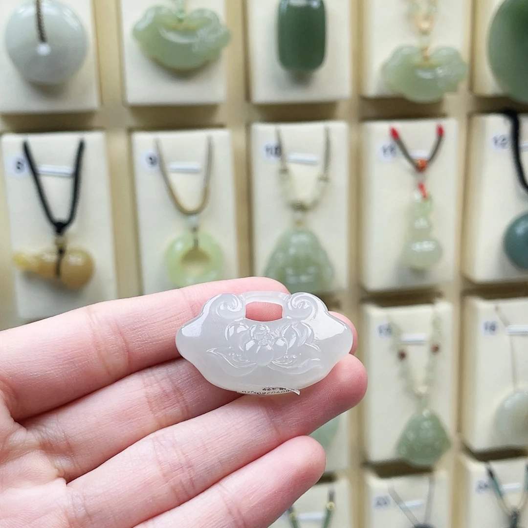 桐***言和田玉未镶嵌吊坠(赠链)