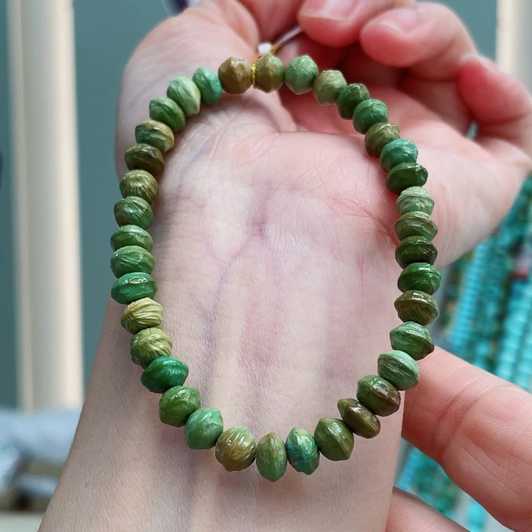 绿松石未镶嵌颈饰