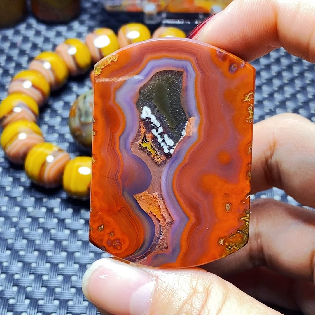 未镶嵌颈饰玛瑙/玉髓皇**岸