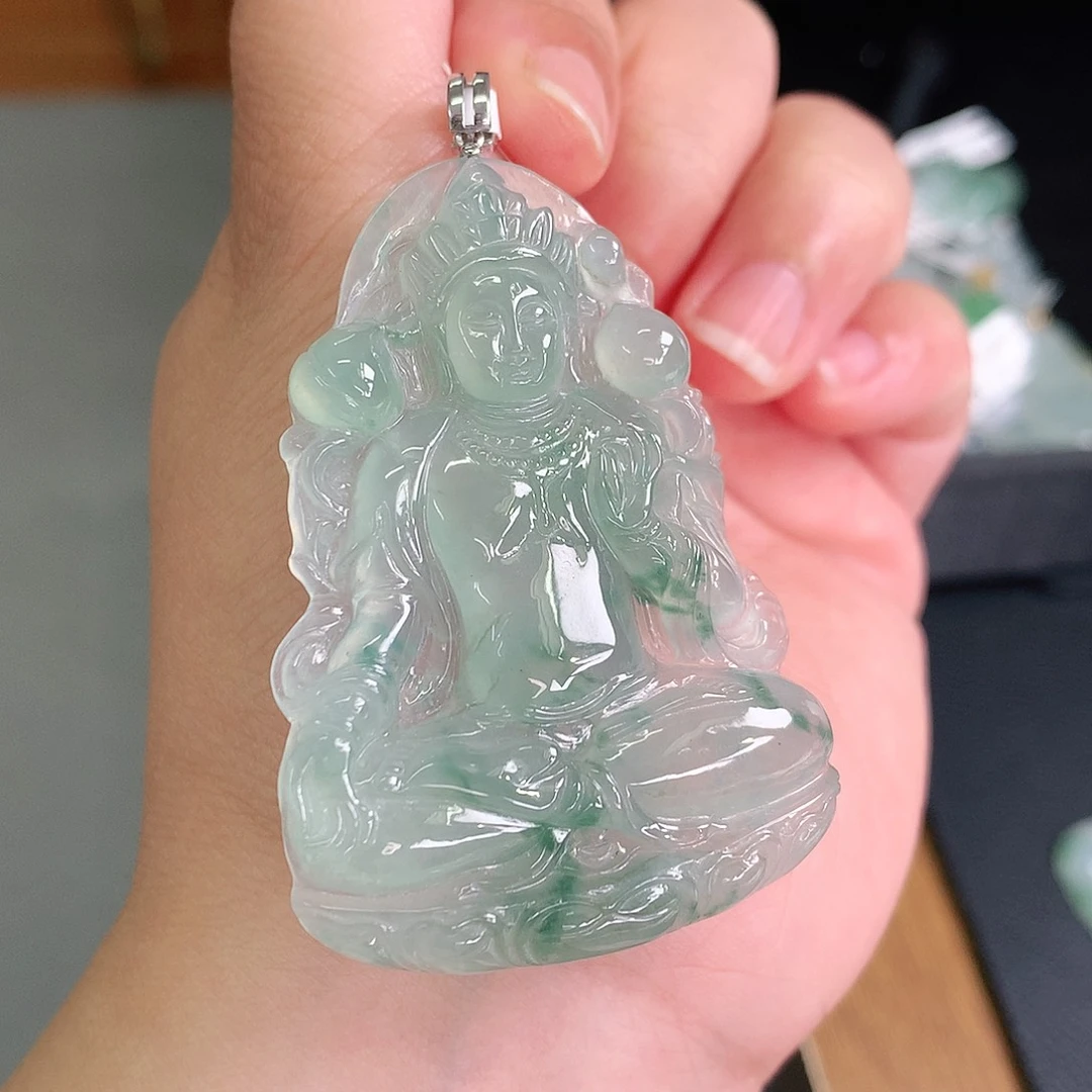 翡翠18K金镶嵌颈饰冰绿底飘绿大势至56-38-5.8如