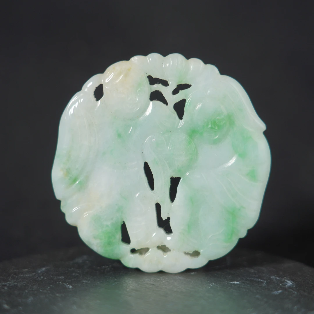 27K33   清 翡翠童子镂空佩