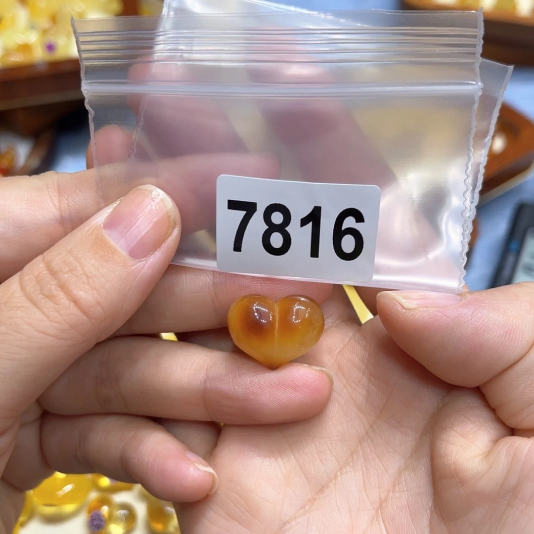 未镶嵌琥珀珠宝奇石