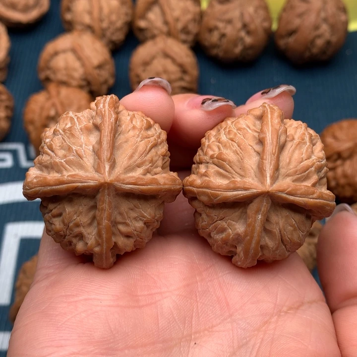 文玩核桃吊坠深**露金锭