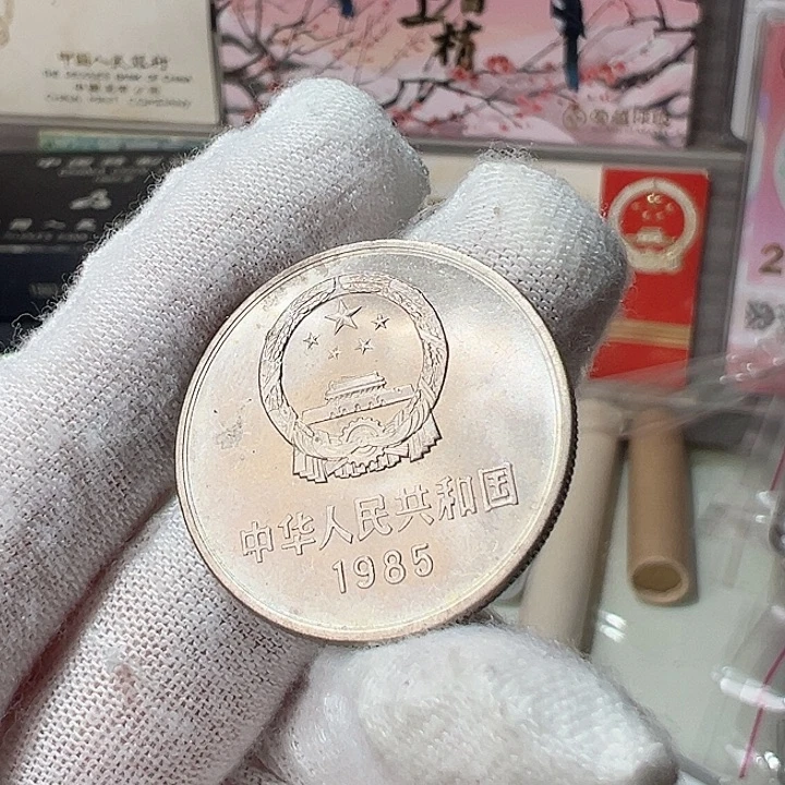 851自然五彩单枚，，。